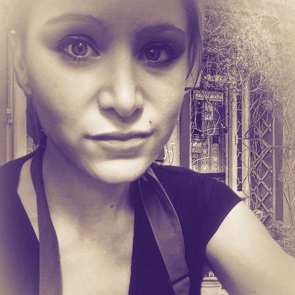 Meet your Posher, Sonya - Picture 2 of 2